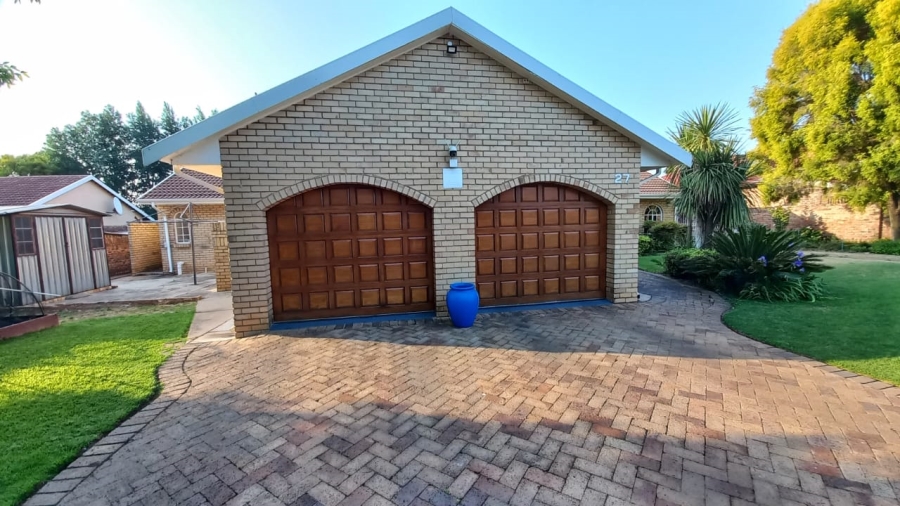 4 Bedroom Property for Sale in Van Der Hoff Park North West